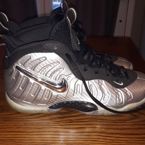 Size 7 men silver foamposite